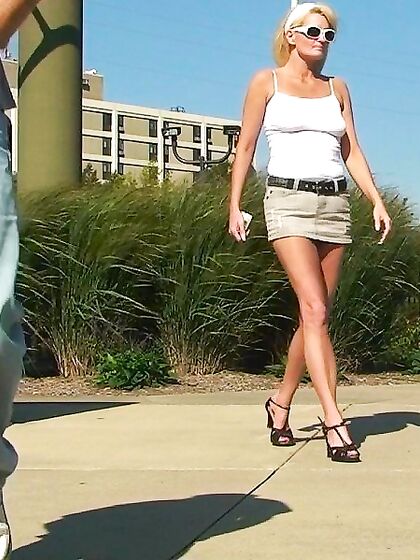 MARIE WADSWORTHY PUBLIC SMOKING MILF COCK SUCKING  SLUT
