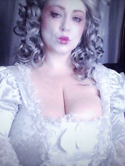 Samantha 38g as Marie Antoinette