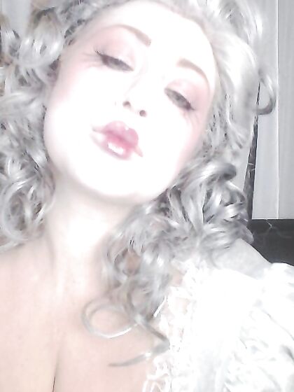 Samantha 38g as Marie Antoinette