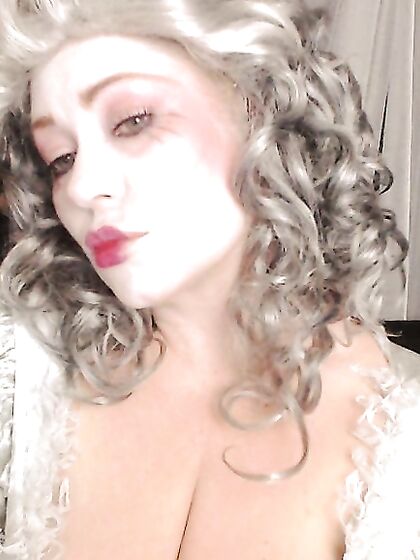Samantha 38g as Marie Antoinette