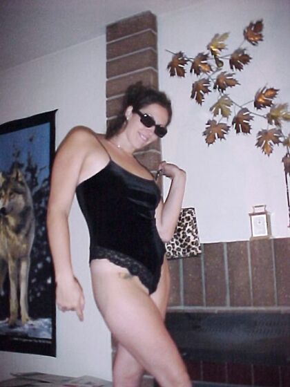 carla posing her pussy
