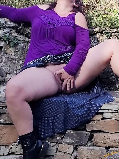NIKKI HOLLAND FINGERING HER WET PUSSY IN THE GARDENÂ 