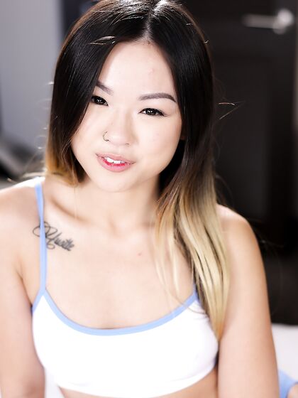 Cute Babe Lulu Chu Plays With Her Favorite Sex Toy In Bed