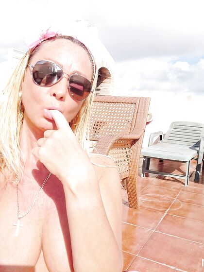 selfshot outdoor flashing in bikini for my fans