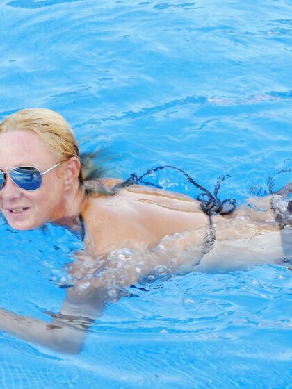 Anal play in my bikini in the public pool
