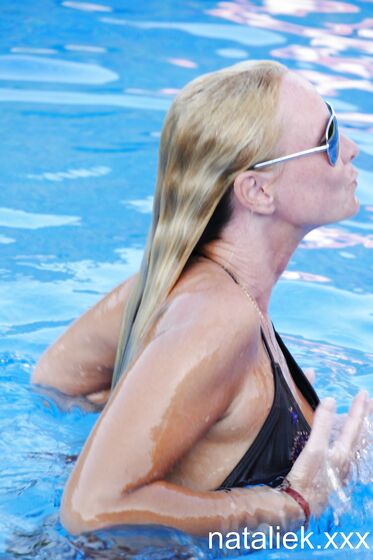 Anal play in my bikini in the public pool