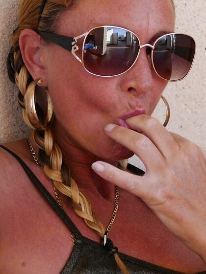 fingering outdoors in loose top and barefeet