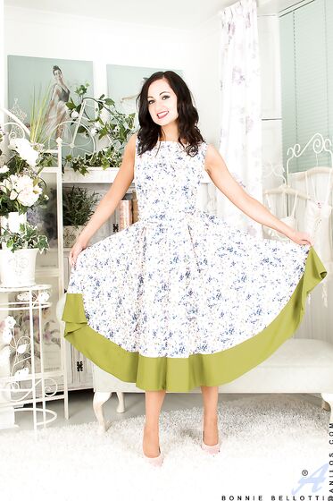 Hot Housewife