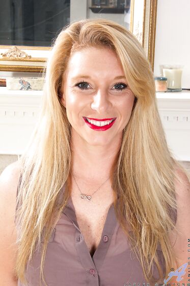 Blonde Milf