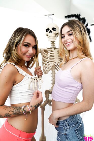 This Halloween My Stepsis Jumped My Bones - S24:E10