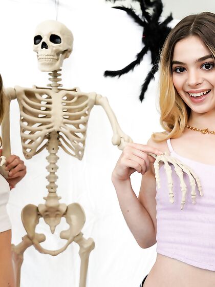 This Halloween My Stepsis Jumped My Bones - S24:E10