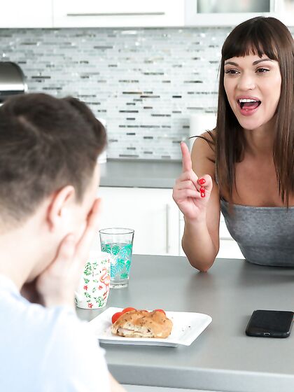 Date With My Step Mom - S15:E9