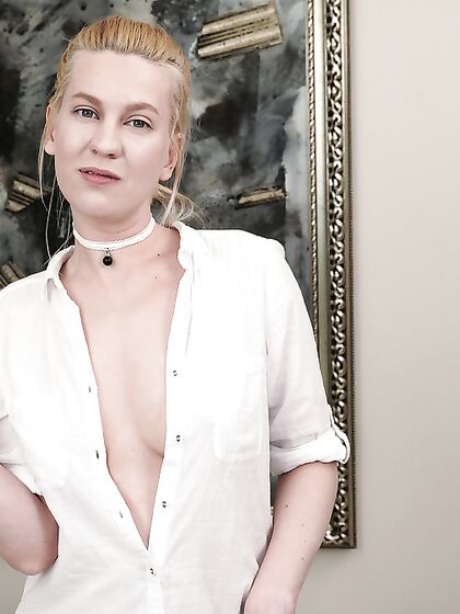 Avrora White