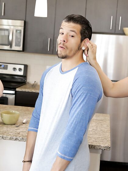 Family Breakfast - S4:E5
