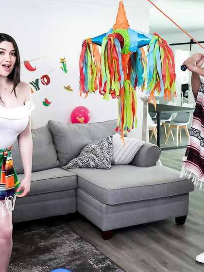Stuffing My Stepsisters Pinata - S25:E3
