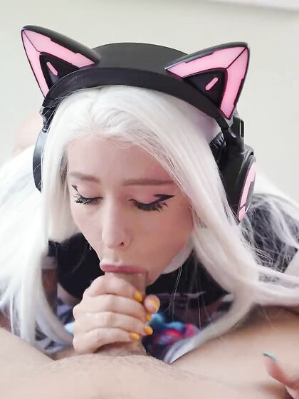 Cute Cosplay Teenie Alice Bong Sits Her Shaved Pussy Down On A Hard Dick