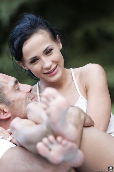 Dark-haired Footsie With Natural Boobs Gets Screwed In The Park photos (Nicole Love)