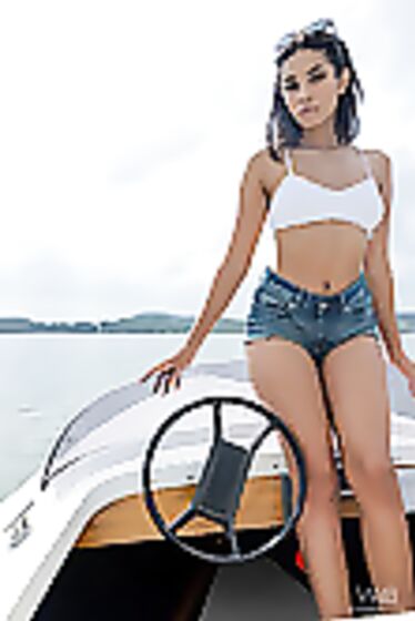 Valery Ponce: Orgasm On The Lake