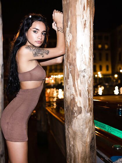 Dulce: Nighttime Venice Without Panties