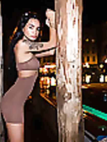 Dulce: Nighttime Venice Without Panties
