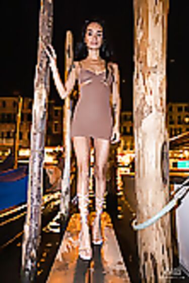 Dulce: Nighttime Venice Without Panties
