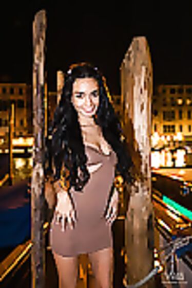 Dulce: Nighttime Venice Without Panties