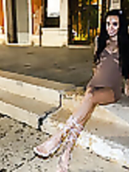 Dulce: Nighttime Venice Without Panties