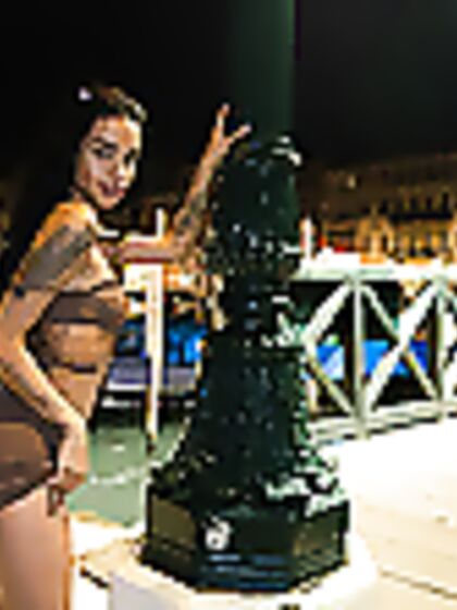 Dulce: Nighttime Venice Without Panties