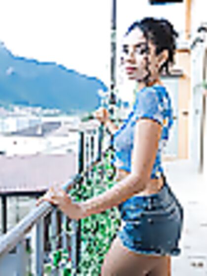 Valery Ponce: Horny With My Dildo