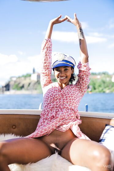 Barbie: Sexy Captain