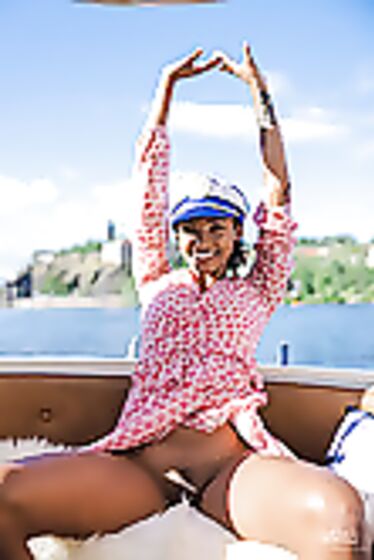 Barbie: Sexy Captain