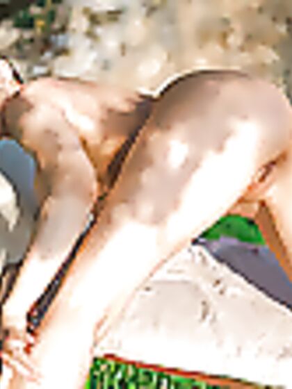 Ellie Luna: Sunbathing