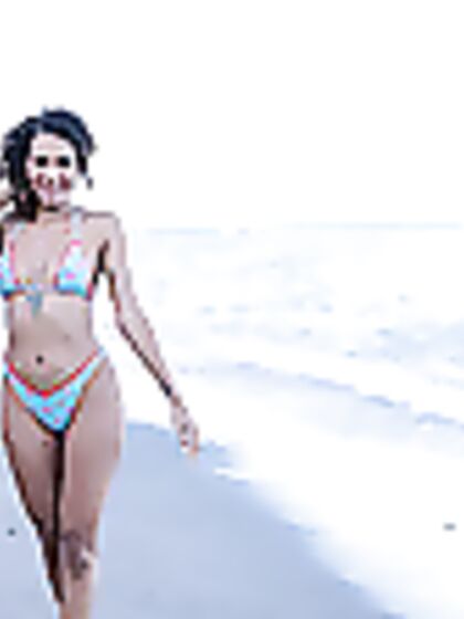 Abril: Vacation At Sea
