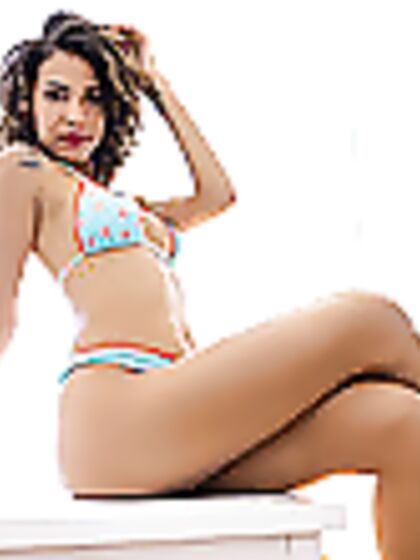 Abril: Vacation At Sea