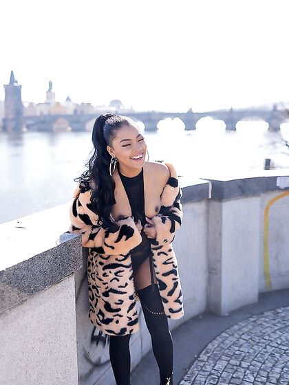 Sofi Vega: Sofi In Prague