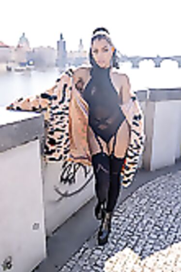 Sofi Vega: Sofi In Prague