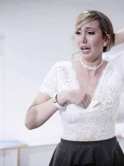 Brett Rossi Gets An Intense Pussy Pounding From Tattooed Dude