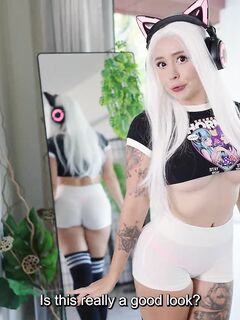 Cute Cosplay Teenie Alice Bong Sits Her Shaved Pussy Down On A Hard Dick