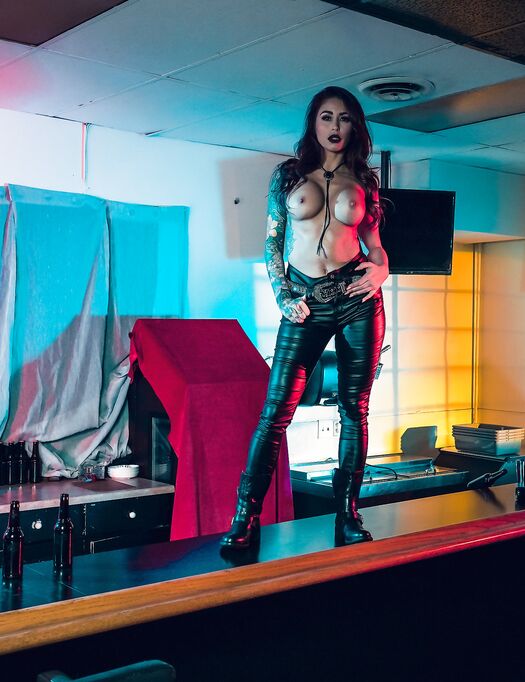 Monique Alexander Gets Eaten Out And Screwed On The Table photos (Scott Nails)