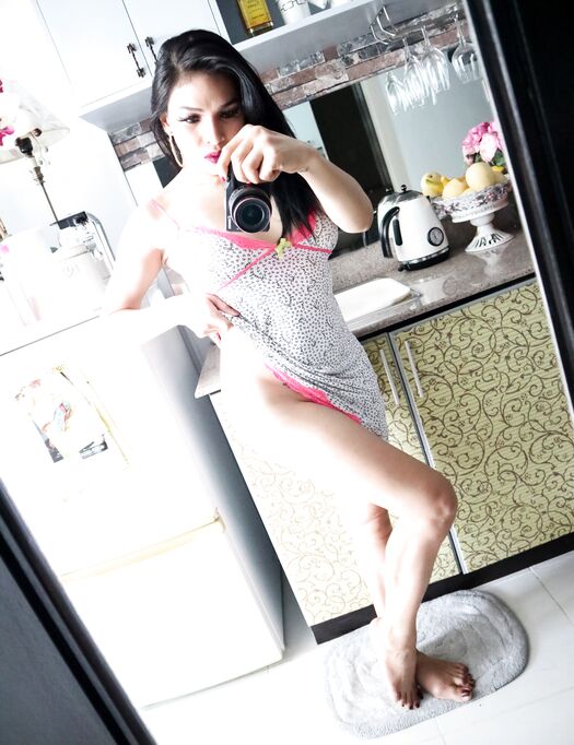 TS Filipina Really Horny Mirror Selfie