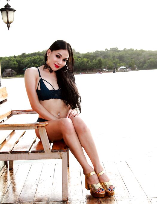 TS Filipina Asian Shemale Playing Anal Toy Outdoor