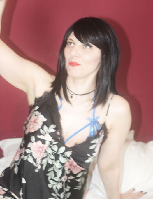 Nikki Beee chats nude then has fun with lots of toys