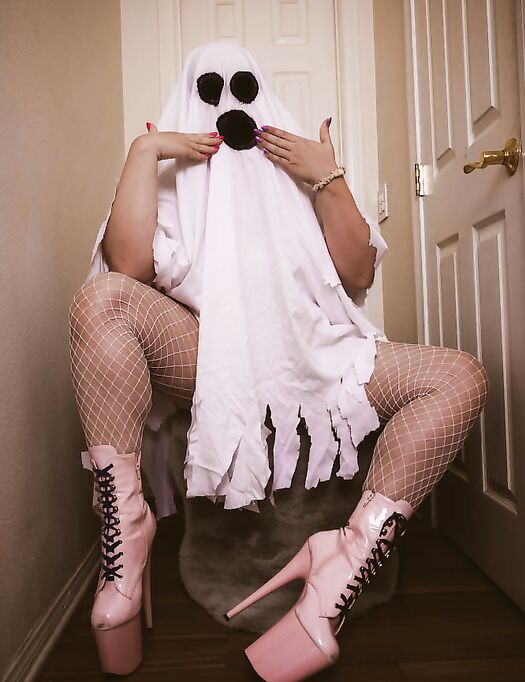 Spooky Ghost Babe - Zip