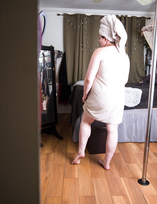 After Shower Voyeur Free - Lana Del Lust