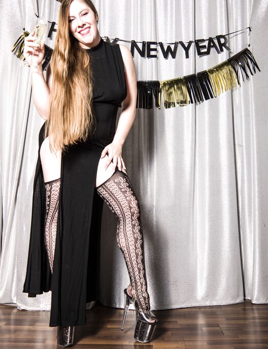 Happy NYE 2022 Black N Gold - Free