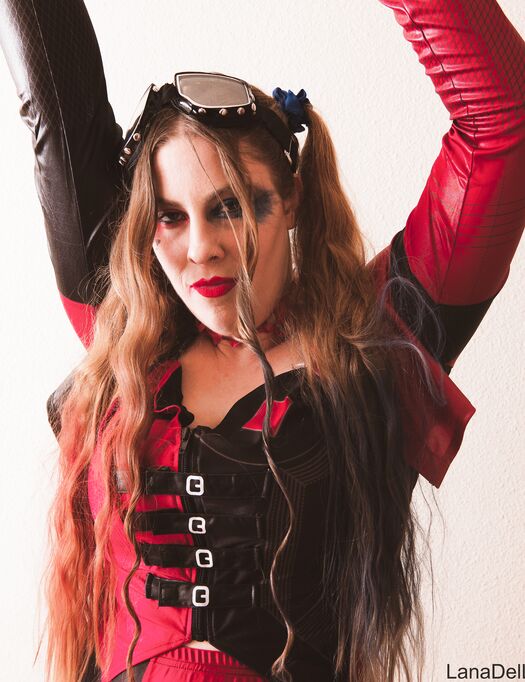 Harley Quinn Cosplay - Zip