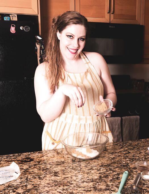 Chocolate Chip Cookie Naked Baker - Zip
