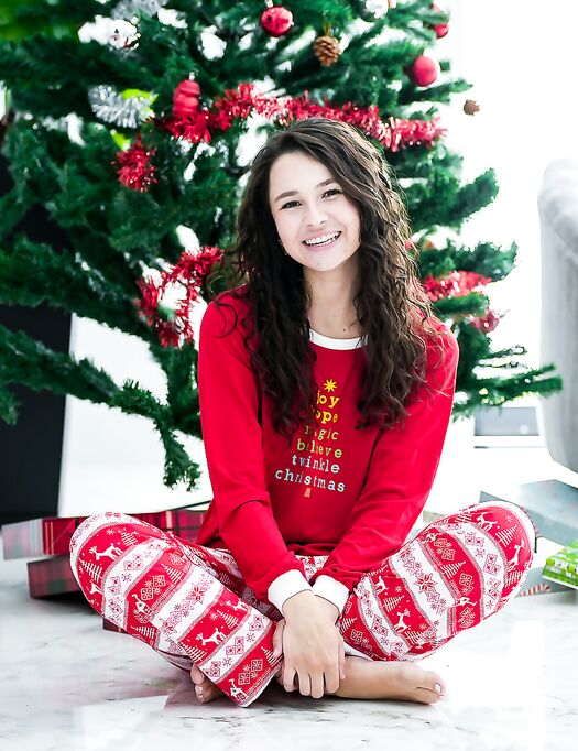 Smiley Brunette Liza Jordan Gets Screwed By The Christmas Tree photos (Liz Jordan)