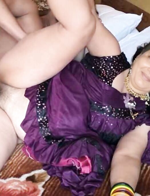 Desi sanskari Aunty