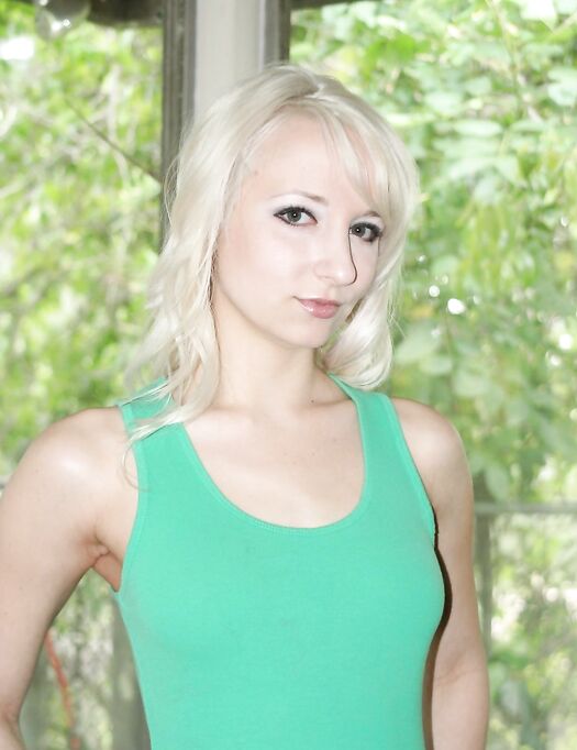 Tight Blonde Girl Ashley Jane With Smooth Pussy And Tight Anus Gets Nude
